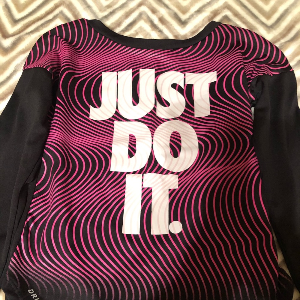 Girl’s Nike shirt
